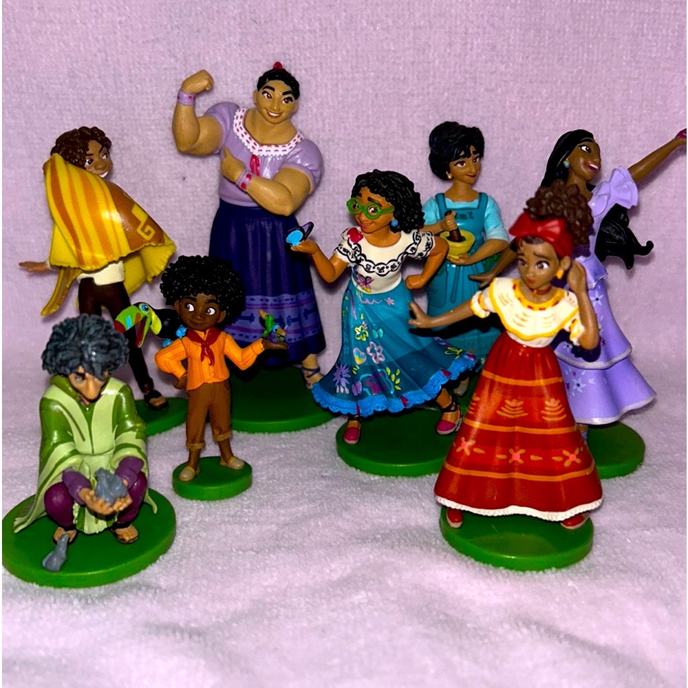Encanto Deluxe Figure Play Set